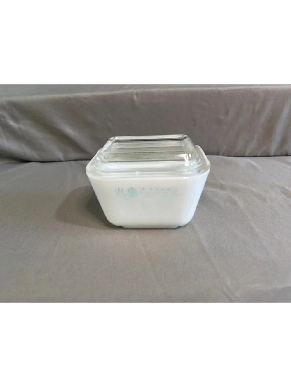 Vintage Pyrex Amish Butterprint Refrigerator Dish 501 w/Lid, - 1950's